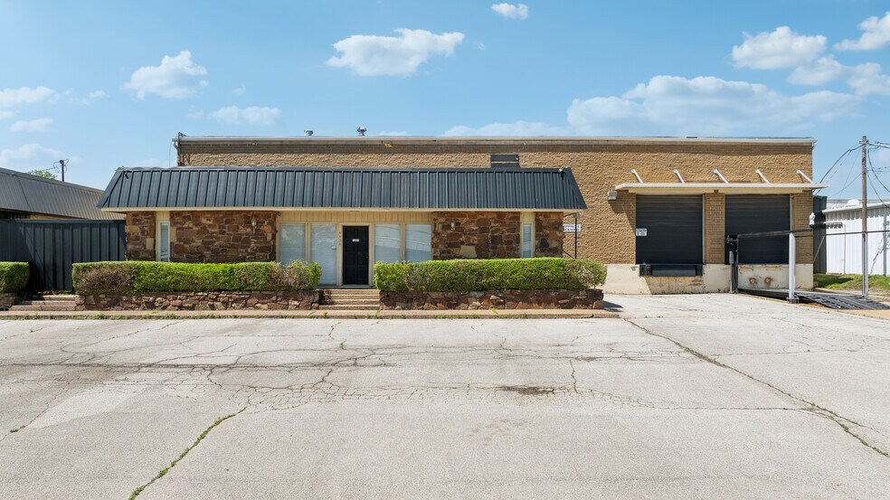 More Photos Of 4434-4437 S 74th Ave, Tulsa Warehouse For Sale