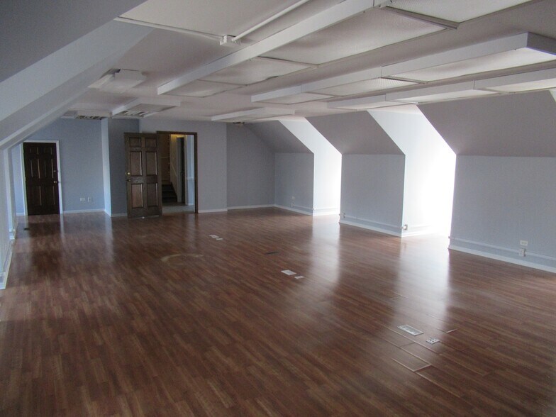 More Photos Of 5250 W Plattner Dr, Alsip Warehouse For Lease