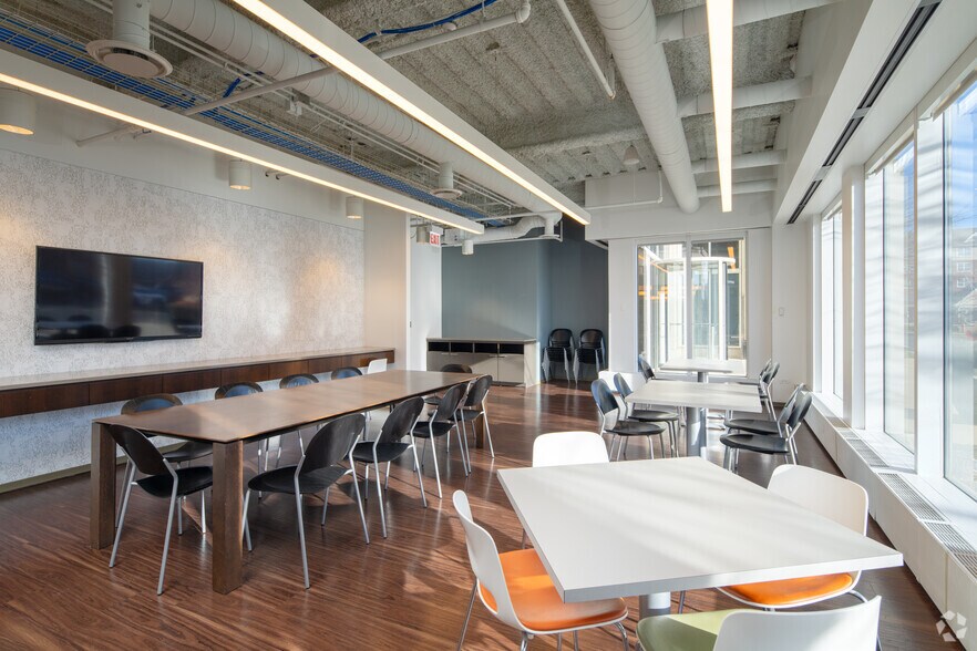 More Photos Of 1600 McConnor Pky, Schaumburg Office For Lease