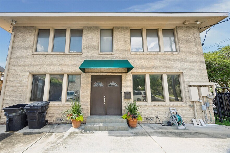 More Photos Of 1601 Westheimer Rd, Houston Office For Sale