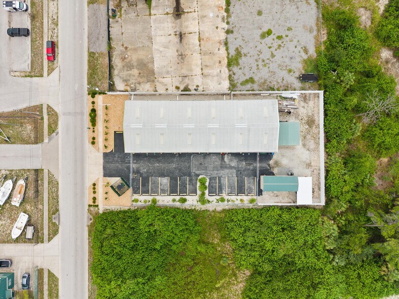 More Photos Of 743 Wesley Ave, Tarpon Springs Warehouse For Lease