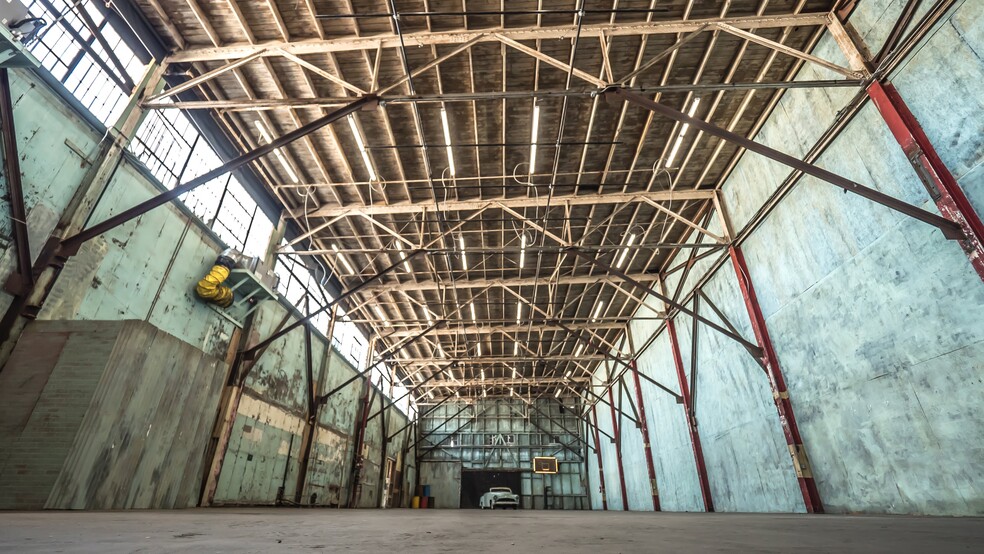 More Photos Of 6000 Avalon Blvd, Los Angeles Warehouse For Lease