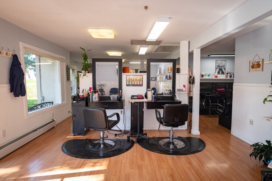 More Photos Of 56 N Plank Rd, Newburgh Freestanding For Sale