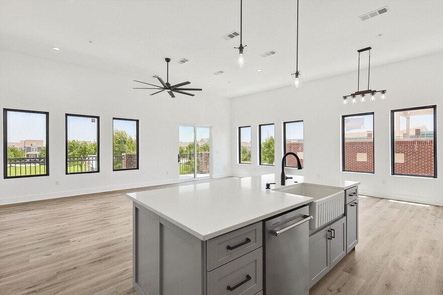 More Photos Of 767 W Main St, Coppell Storefront Retail Office For Sale