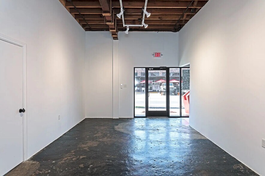 More Photos Of 217 Fairview Ave, Houston Freestanding For Lease