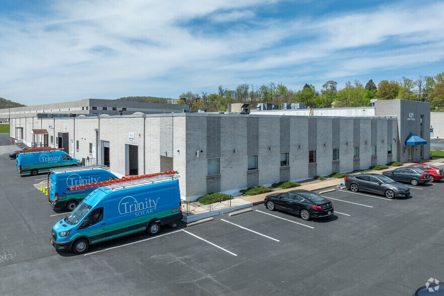 More Photos Of 629 Lowther Rd, Lewisberry Warehouse For Lease