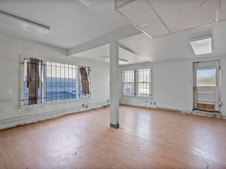 More Photos Of 2670 Chalmers St, Detroit Office For Sale