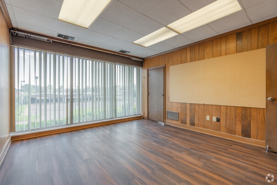 More Photos Of 3385 Airways Blvd, Memphis Medical For Lease