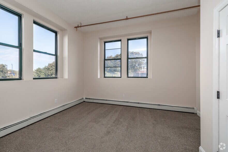 More Photos Of 617 Hiawatha Blvd E, Syracuse Apartments For Lease