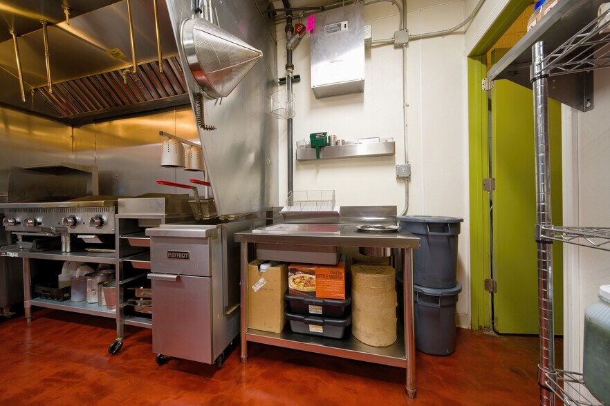 More Photos Of 19614 Grand River Ave, Detroit Storefront For Sale