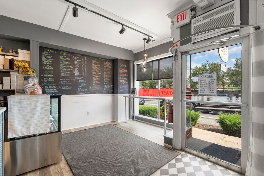 More Photos Of 10-14 Chelmsford St, Chelmsford Storefront For Sale