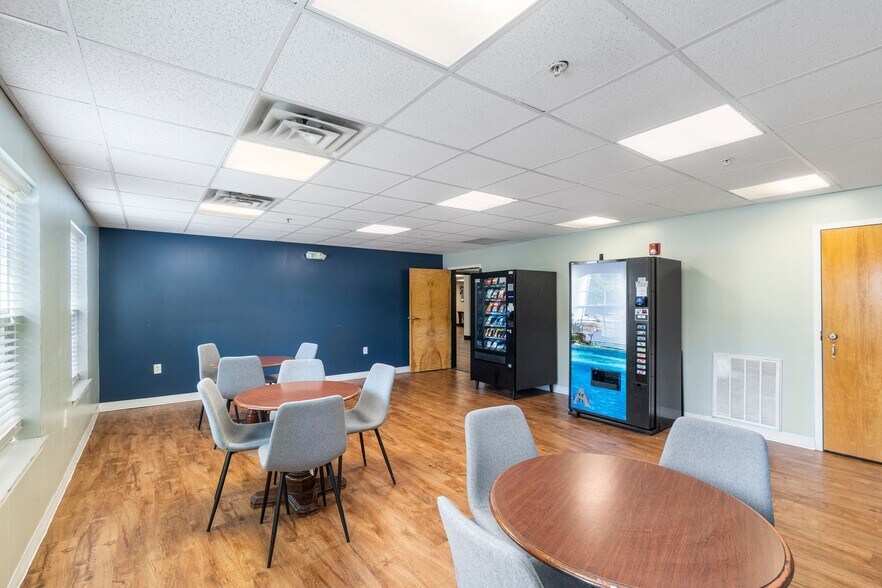 More Photos Of 900 County St, Portsmouth Apartments For Sale