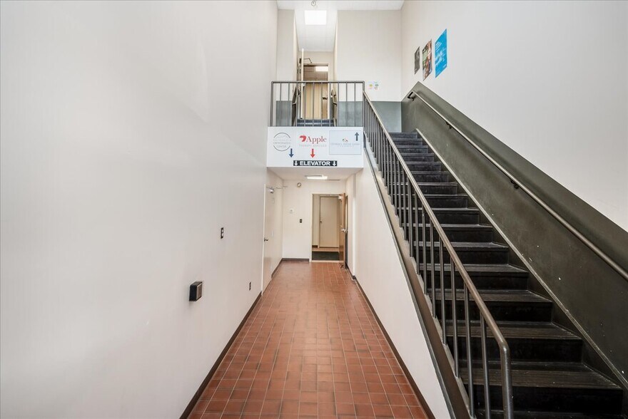 More Photos Of 7 Route 101A, Amherst Medical For Sale