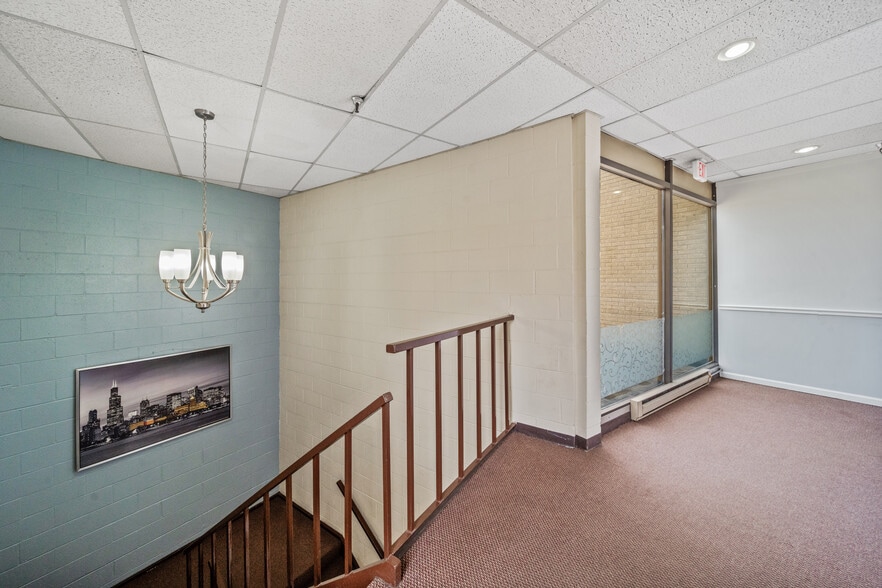 More Photos Of 473 W Northwest Hwy, Palatine Office For Sale