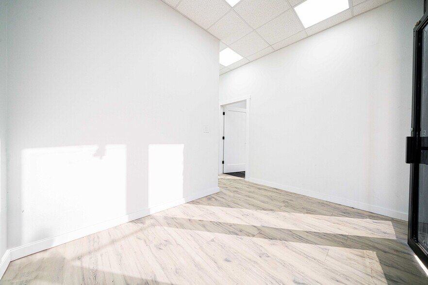More Photos Of 3606-3622 S Tyler St, Dallas Unknown For Lease