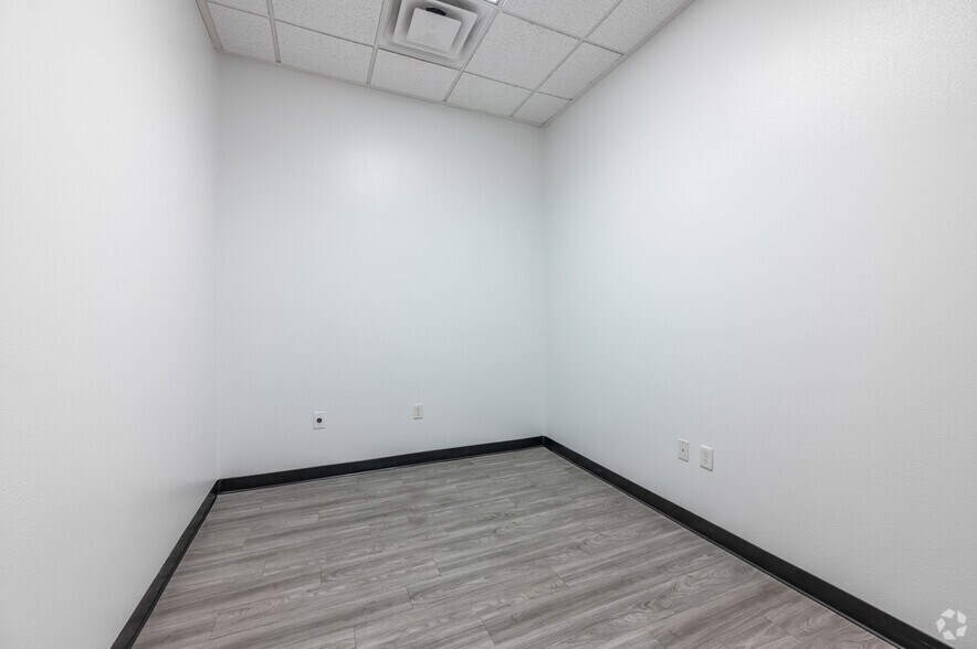 More Photos Of 9555-9595 S Eastern Ave, Las Vegas Unknown For Lease