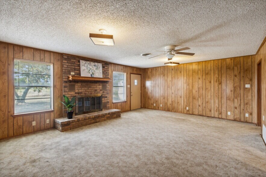 More Photos Of 31092 US Highway 82, Whitesboro Land For Sale