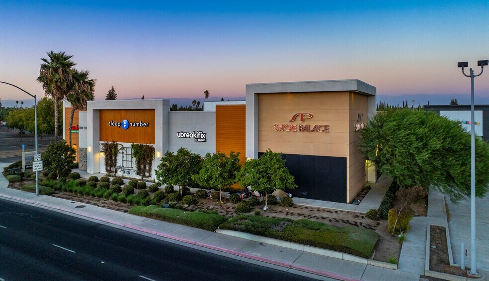 Primary Photo Of 2908-2950 S Mooney Blvd, Visalia General Retail For Sale