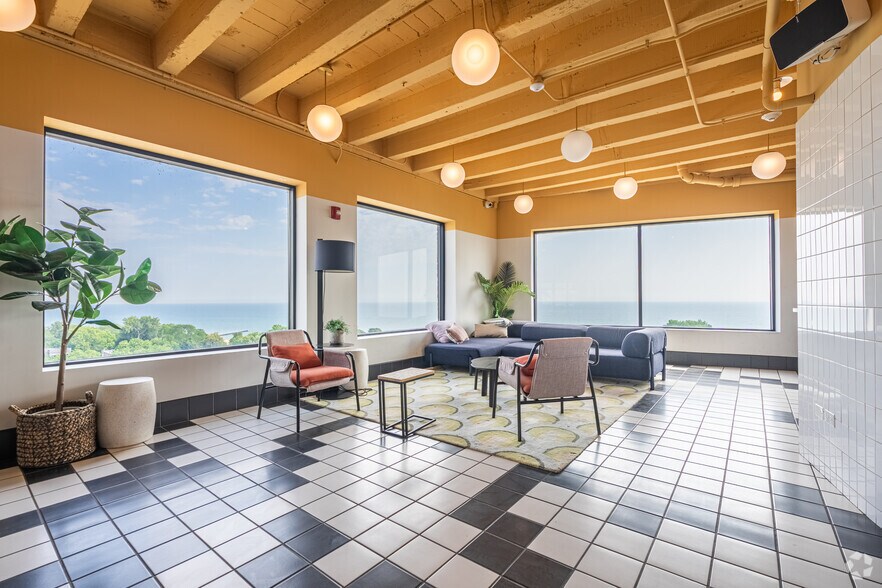 More Photos Of 6805 N Sheridan Rd, Chicago Apartments For Lease