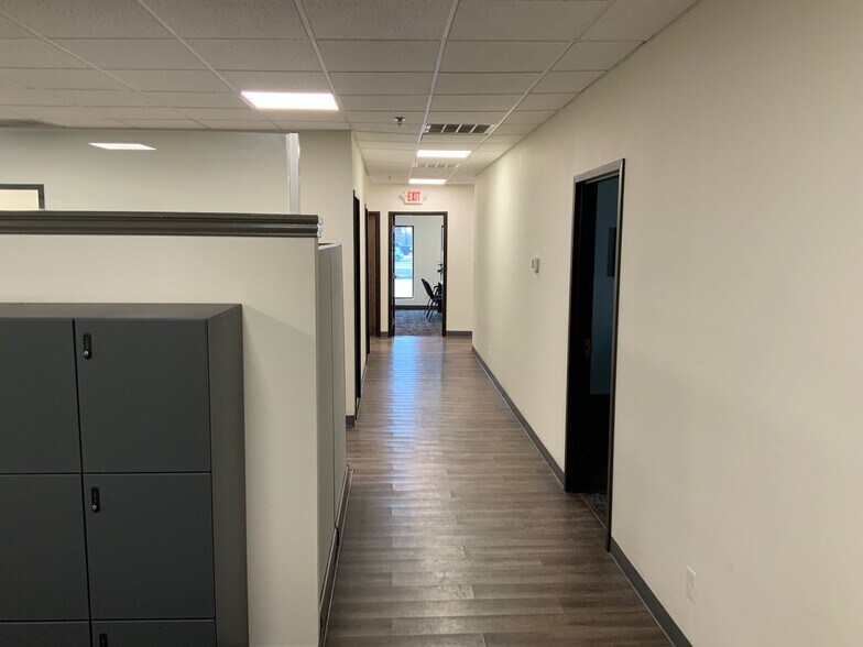 More Photos Of 2890 Market Loop, Southlake Light Manufacturing For Sale