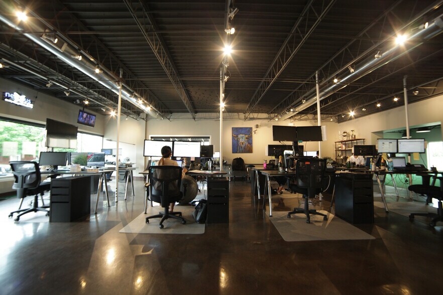 More Photos Of 7512 W 80th St, Overland Park Storefront For Lease