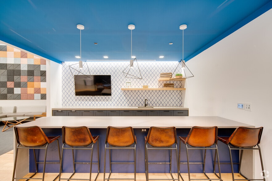 More Photos Of 200 W Adams St, Chicago Office For Lease