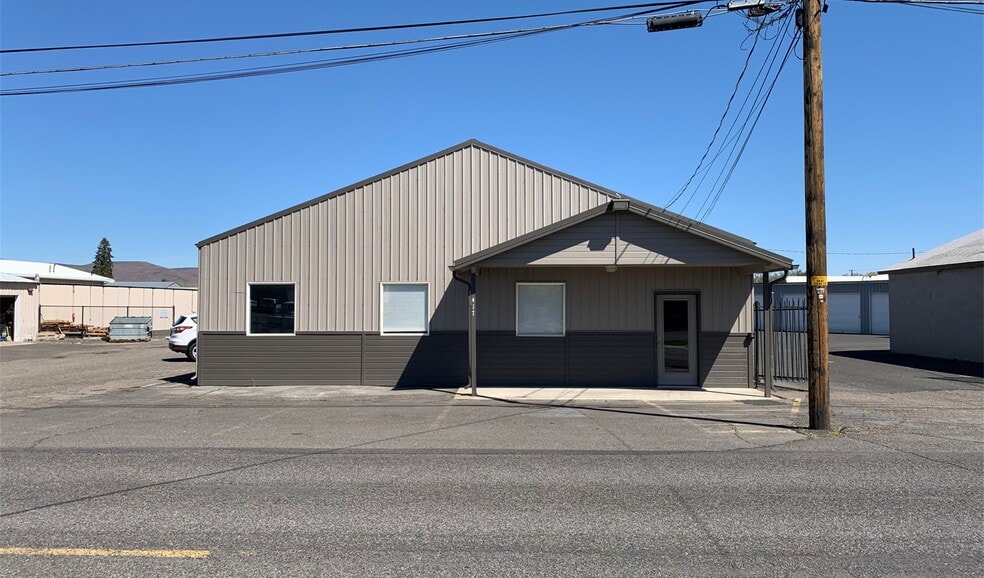 Primary Photo Of 417 N 20th Ave, Yakima Freestanding For Lease