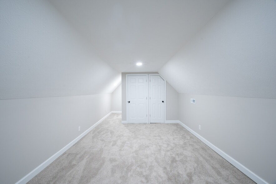 More Photos Of 2305 E Michigan St, Indianapolis Flex For Sale