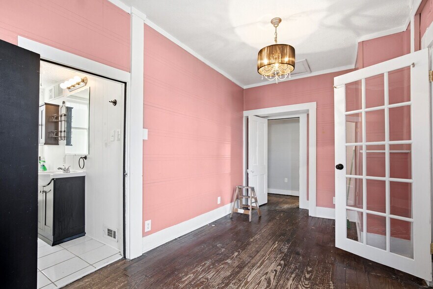 More Photos Of 209 W North St, Lebanon Office For Sale