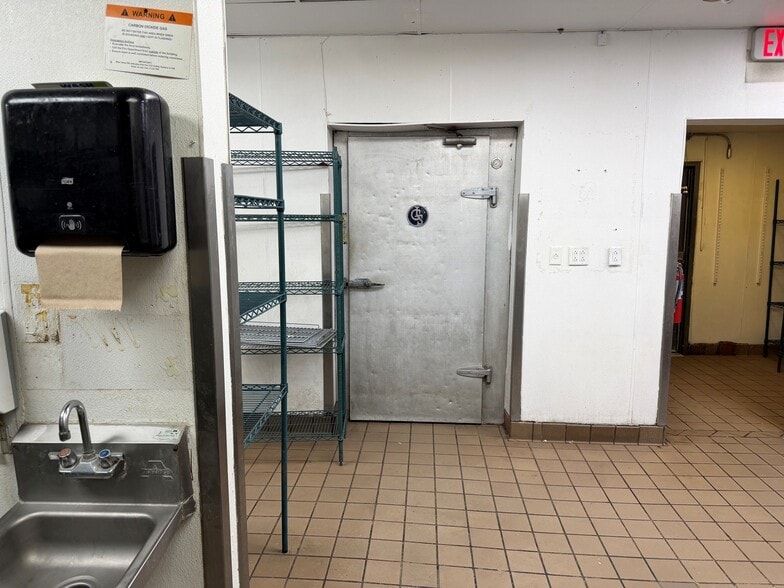 More Photos Of 5 S Kingshighway St, Cape Girardeau Fast Food For Sale
