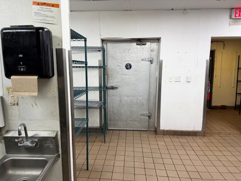 More Photos Of 5 S Kingshighway St, Cape Girardeau Fast Food For Lease