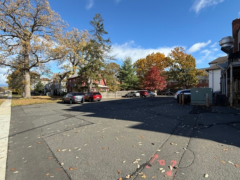 More Photos Of 844-846 Farmington Ave, West Hartford Storefront Retail Office For Lease