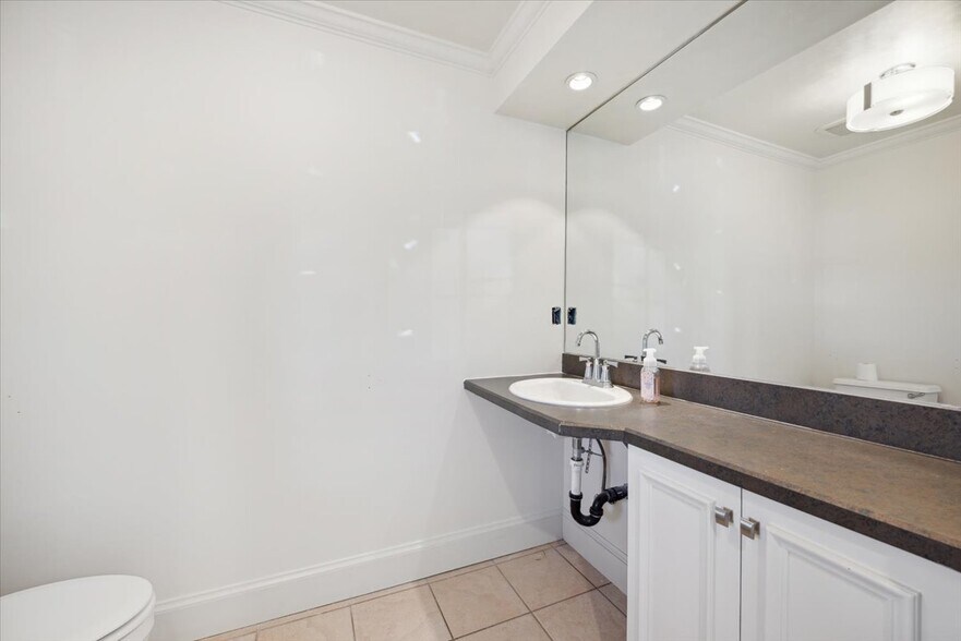 More Photos Of 108 S Finley Ave, Basking Ridge Storefront Retail Office For Lease