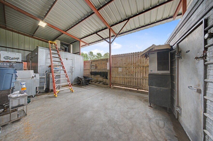 More Photos Of 1412 S Margaret Ave, Kirbyville Restaurant For Sale