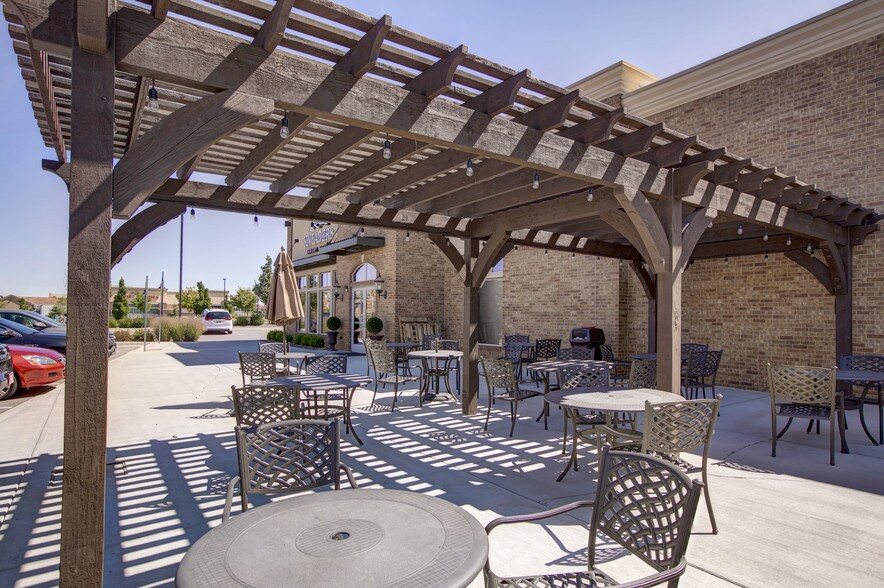 More Photos Of 9846 Zenith Meridian Dr, Englewood Restaurant For Lease