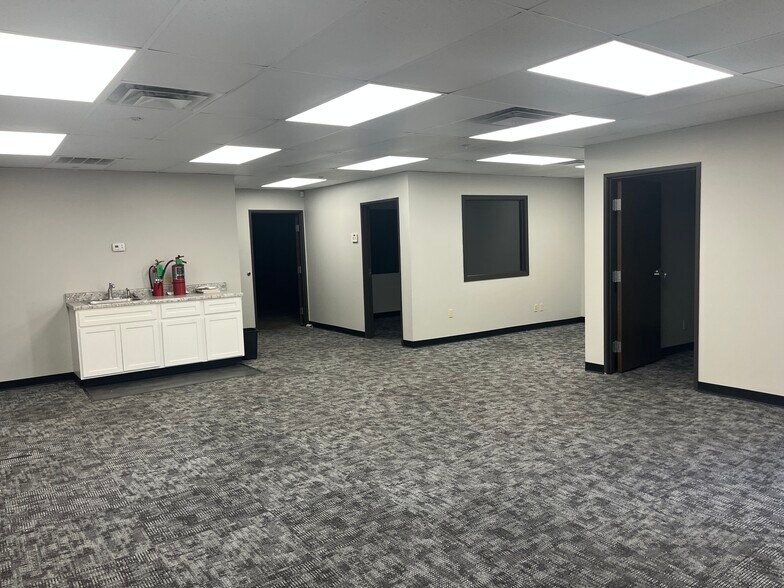 More Photos Of 4220-4232 Charter Ave, Oklahoma City Warehouse For Lease