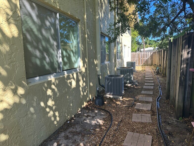 More Photos Of 724 NE 4th St, Hallandale Beach Apartments For Sale