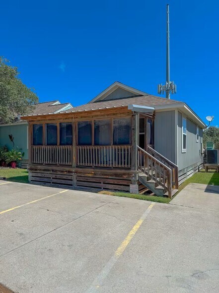 Primary Photo Of 5481 Highway 35 N, Rockport Specialty For Sale