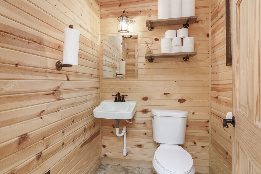 More Photos Of 27 S 100 W, Valparaiso Veterinarian Kennel For Sale