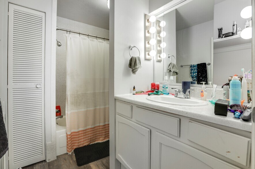 More Photos Of 287-293 S Hoyt St, Lakewood Apartments For Sale