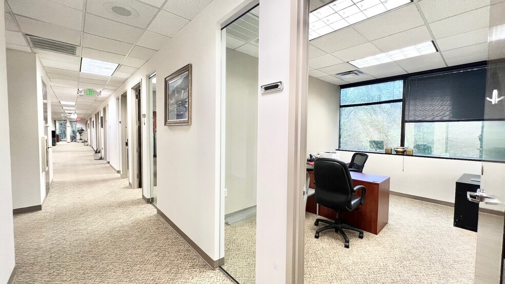 More Photos Of 8800 Roswell Rd, Sandy Springs Office For Sale