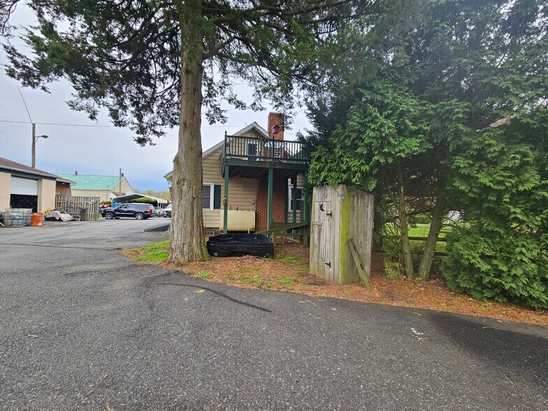 More Photos Of 1737 S Burlington Rd, Bridgeton Flex For Sale