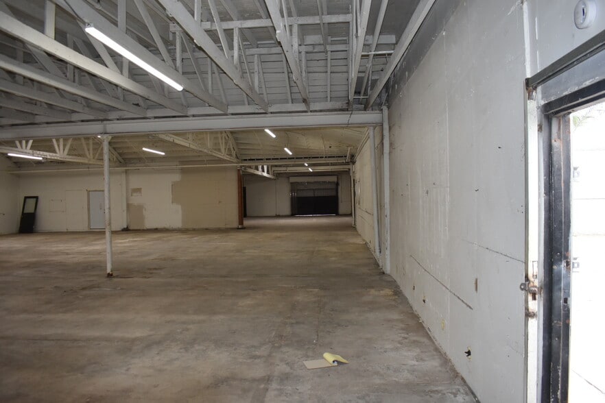 More Photos Of 831 E 61st St, Los Angeles Warehouse For Lease