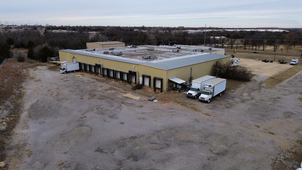 More Photos Of 8716 SE 15th St, Oklahoma City Distribution For Sale