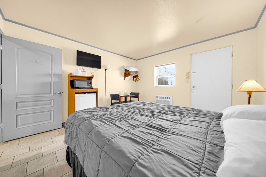 More Photos Of 60 Hickory Ave, Akron Hotel For Sale