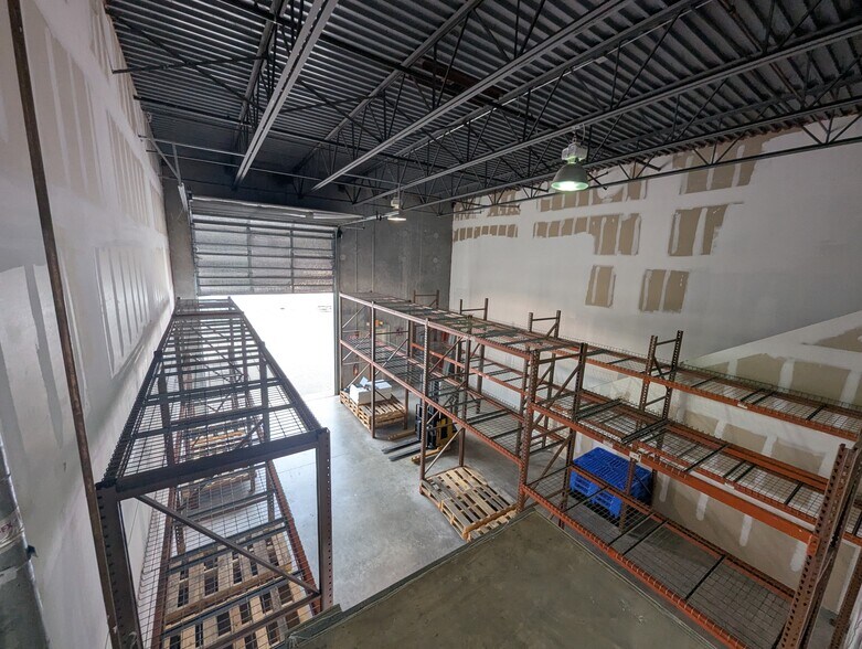 More Photos Of 585 NW Mercantile Pl, Port Saint Lucie Light Manufacturing For Sale
