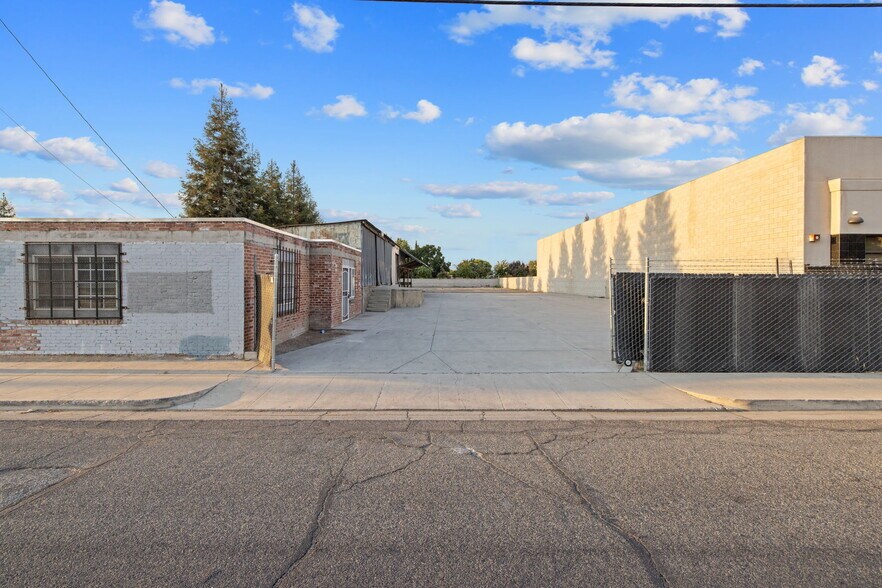 More Photos Of 1334 W Goshen Ave, Visalia Warehouse For Sale
