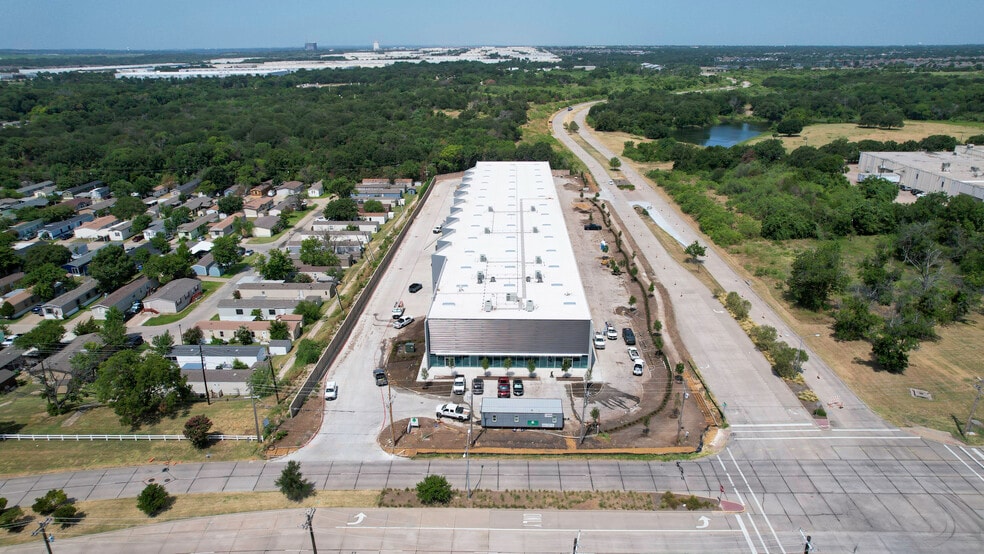 More Photos Of 1000 Spinks Rd, Lewisville Warehouse For Lease