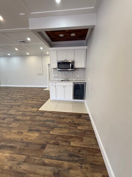 More Photos Of 3816-3820 Grand Blvd, New Port Richey Unknown For Lease