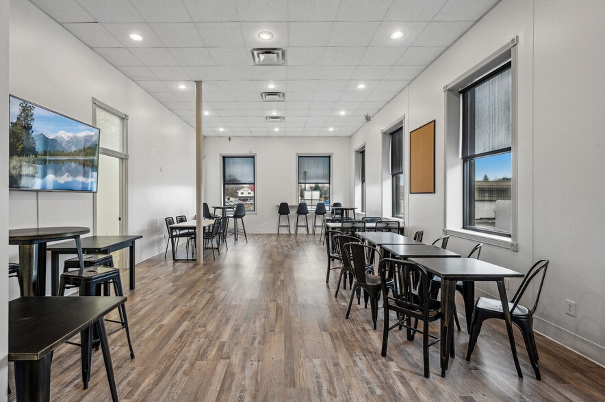 More Photos Of 100 State St N, Waseca Restaurant For Sale